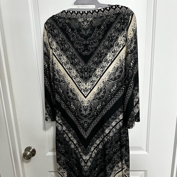 Beige by ECI Polyester Stretchy Sheath Black Cream Dress Size 8 - Picture 3 of 4